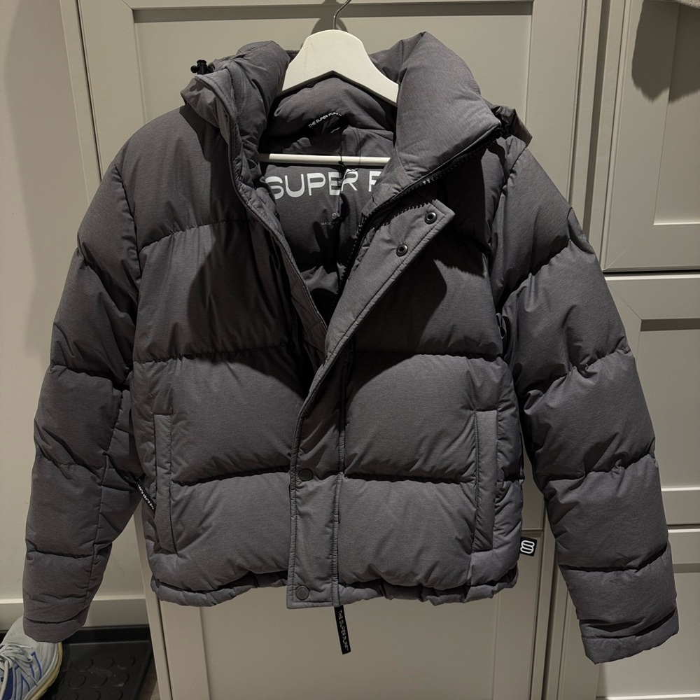 Aritzia Grey crop superpuff Jacket